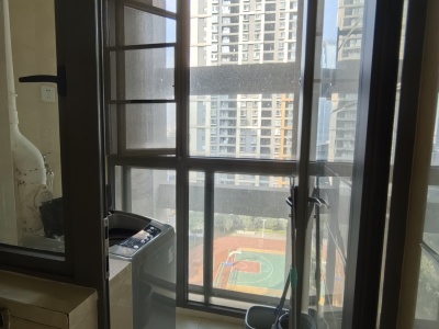 1室1廳 人民路壹號(hào)廣場(chǎng)(壹號(hào)歡樂城)