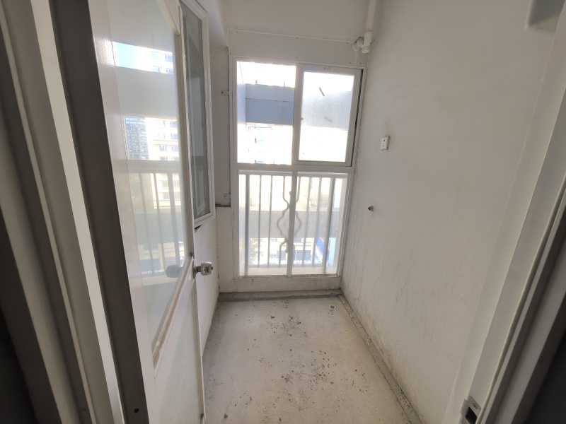 2室2廳1陽臺(tái) 匯都國(guó)際一期陽臺(tái)