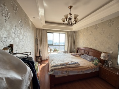 3室2廳2陽臺(tái) 溪畔麗景