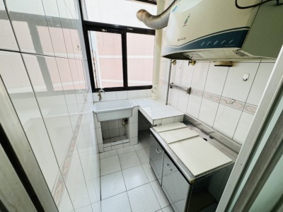 1室1廳1陽臺 金實(shí)小區(qū)情實(shí)園