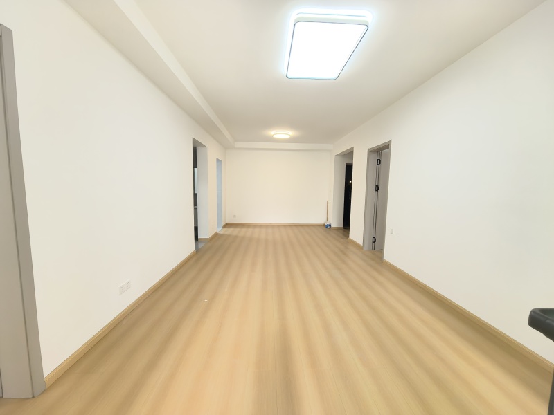 3室2廳2陽臺 招商雍和府一期客廳