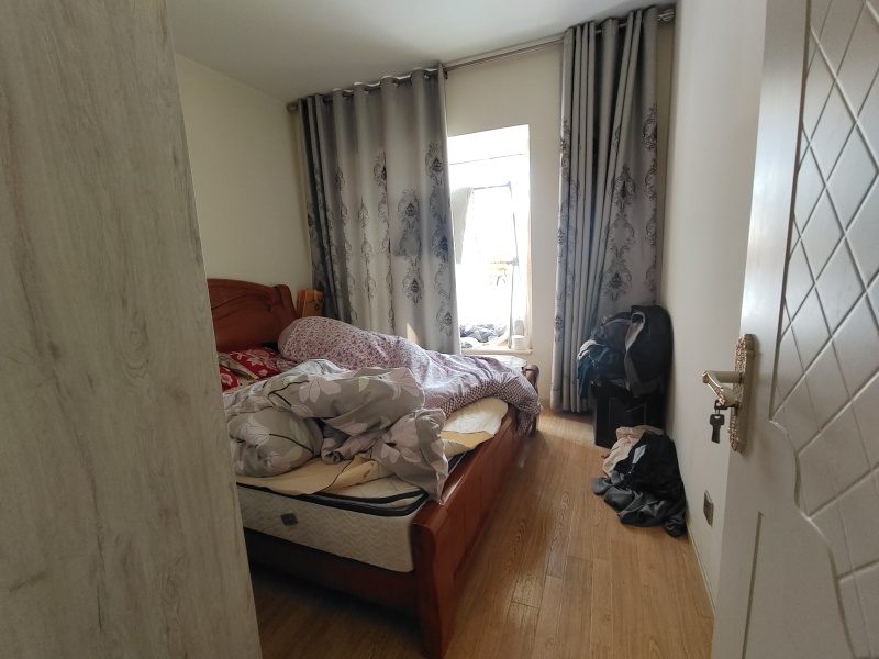 4室2廳2陽臺(tái) 金馬悅城臥室