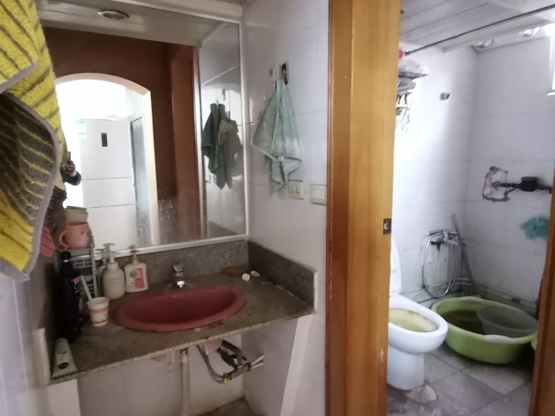 2室2廳 秋苑小區(qū)衛(wèi)生間