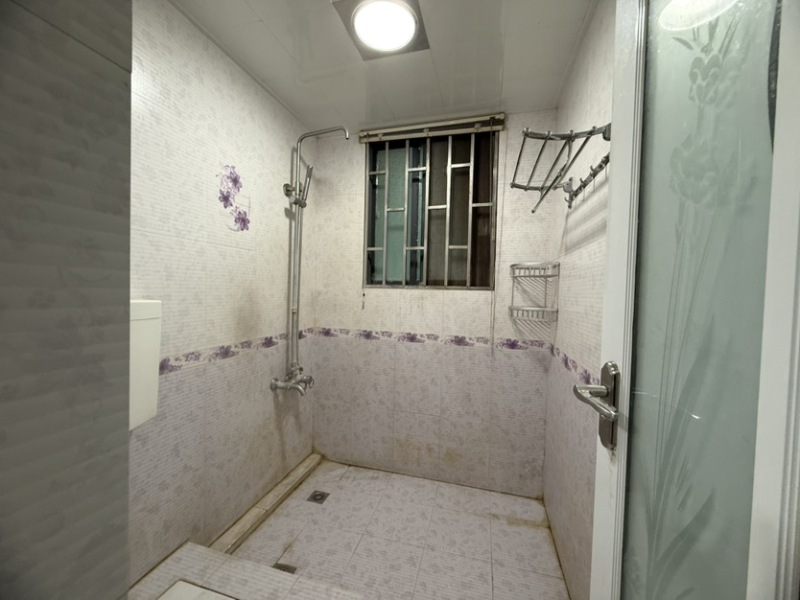 3室2廳1陽臺 東驤神駿一期衛(wèi)生間