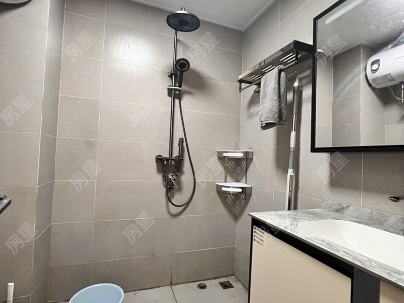 1室1廳1陽臺 七彩之門衛(wèi)生間