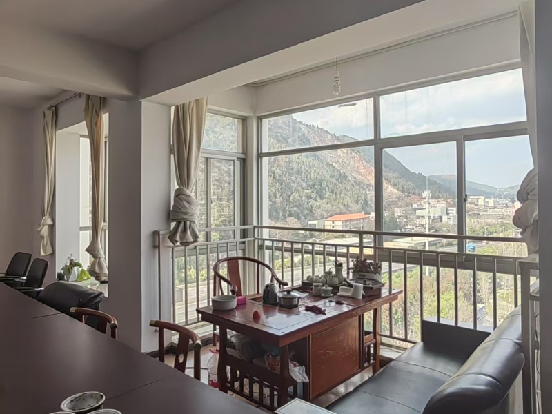 5室2廳3陽(yáng)臺(tái) 麗陽(yáng)星城一期客廳