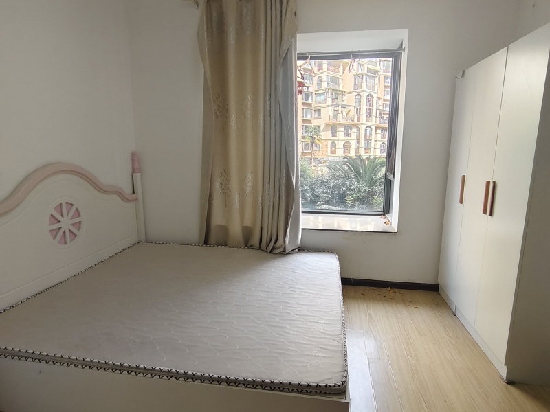 4室2廳2陽臺(tái) 新亞洲星體花園南區(qū)臥室