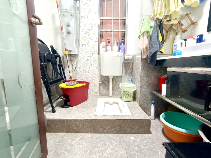 3室2廳 龍江雅苑衛(wèi)生間