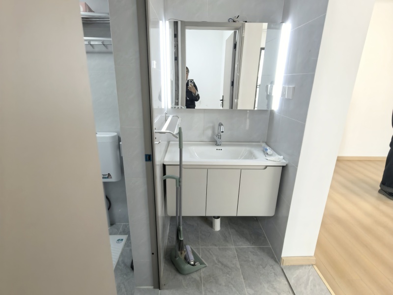 3室2廳2陽臺 招商雍和府一期衛(wèi)生間