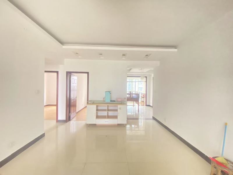 3室2廳2陽臺 遠(yuǎn)洋風(fēng)景客廳