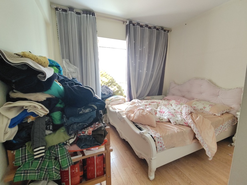 4室2廳2陽臺(tái) 金馬悅城臥室