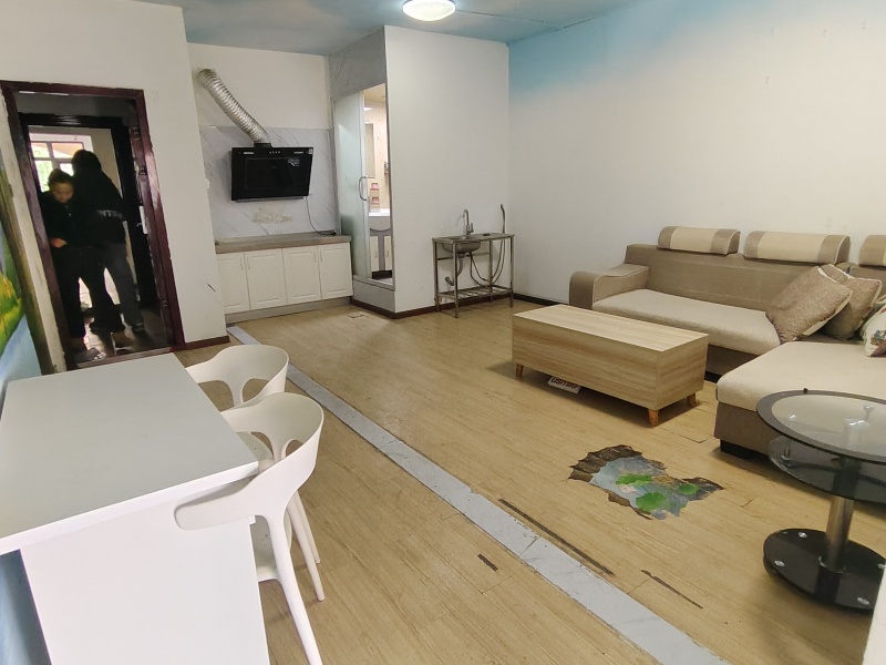 4室2廳2陽臺(tái) 新亞洲星體花園南區(qū)客廳