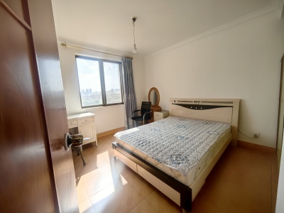 4室2廳1陽(yáng)臺(tái) 月牙塘小區(qū)