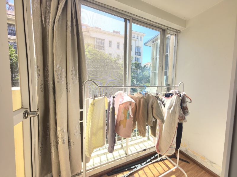 5室2廳2陽臺 玫瑰灣小區(qū)別墅陽臺