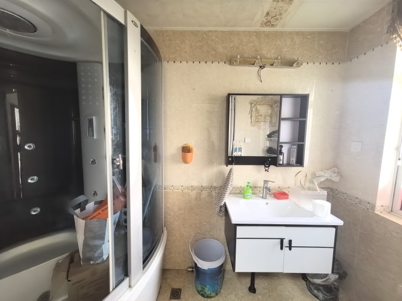 5室2廳2陽臺 玫瑰灣小區(qū)別墅衛(wèi)生間