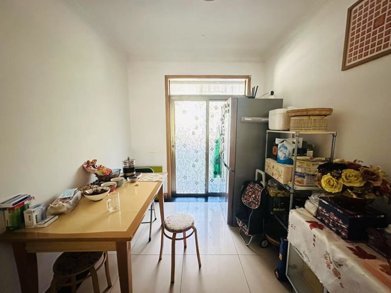 4室2廳2陽(yáng)臺(tái) 月牙塘小區(qū)餐廳