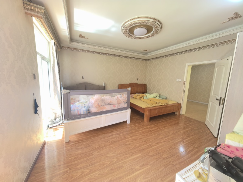 5室2廳2陽臺 玫瑰灣小區(qū)別墅臥室