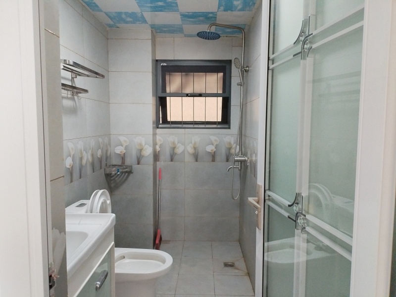 3室2廳2陽臺(tái) 藍(lán)光水岸公園衛(wèi)生間