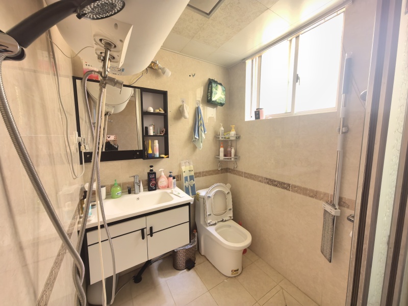 5室2廳2陽臺 玫瑰灣小區(qū)別墅衛(wèi)生間