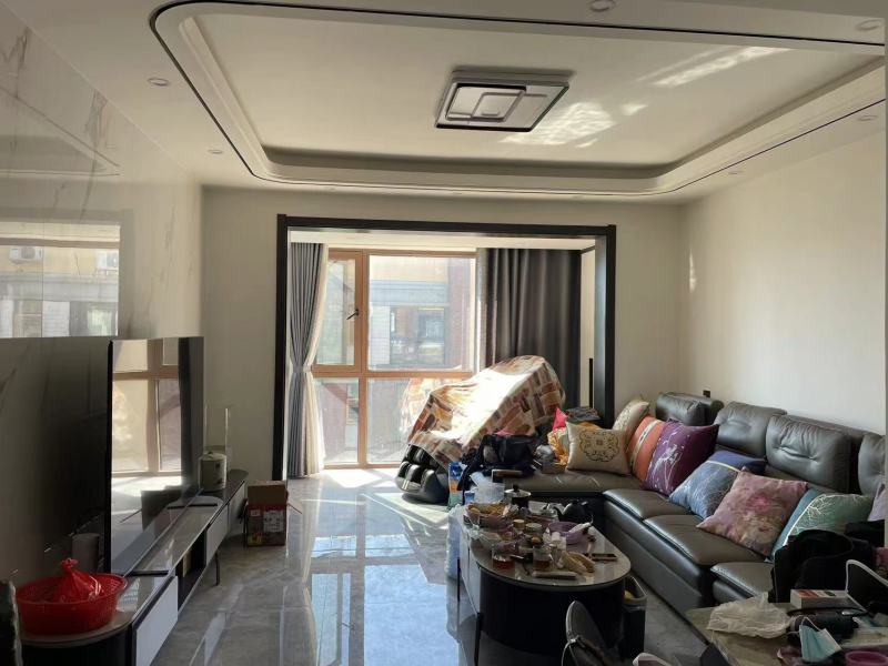 4室2廳2陽(yáng)臺(tái) 滇池衛(wèi)城橡尚客廳