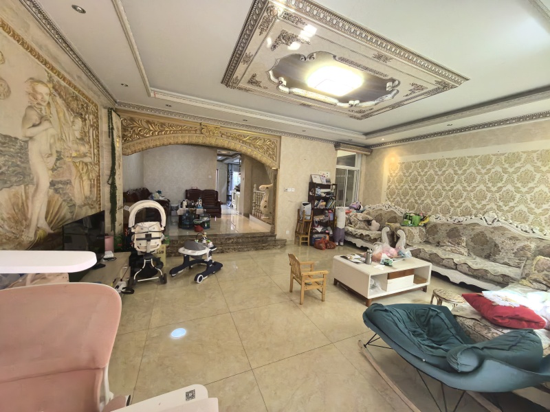 5室2廳2陽臺 玫瑰灣小區(qū)別墅客廳