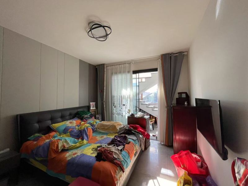 4室2廳2陽(yáng)臺(tái) 滇池衛(wèi)城橡尚臥室