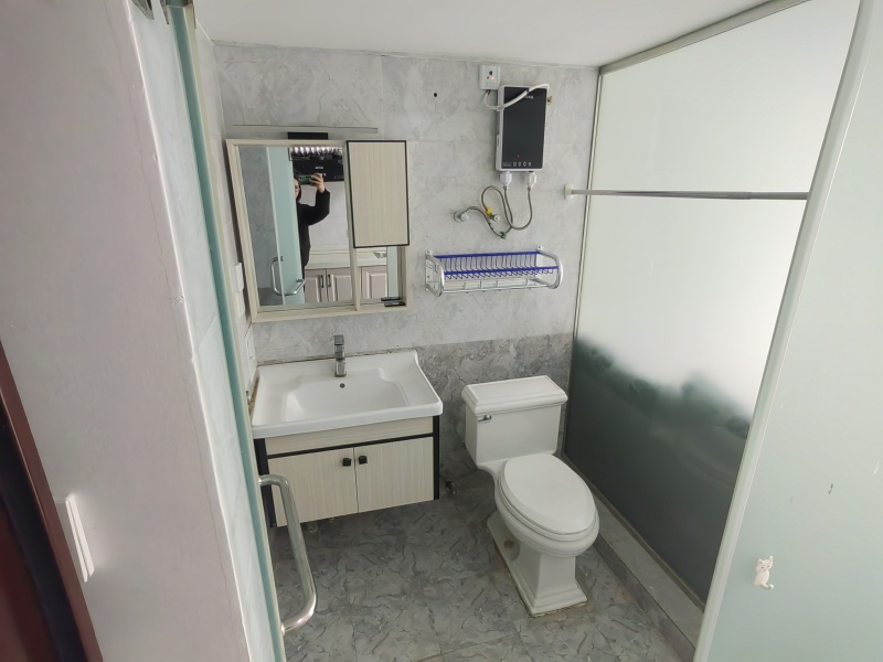 1室1廳1陽臺 藍(lán)光水岸公園公寓衛(wèi)生間