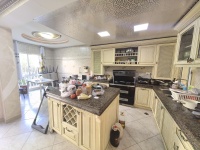 5室2廳2陽臺 玫瑰灣小區(qū)別墅廚房