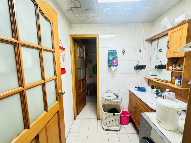 4室2廳2陽(yáng)臺(tái) 月牙塘小區(qū)衛(wèi)生間