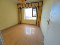 4室2廳3陽臺(tái) 藍(lán)光水岸公園臥室