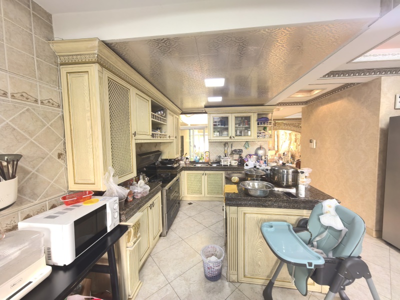 5室2廳2陽臺 玫瑰灣小區(qū)別墅廚房