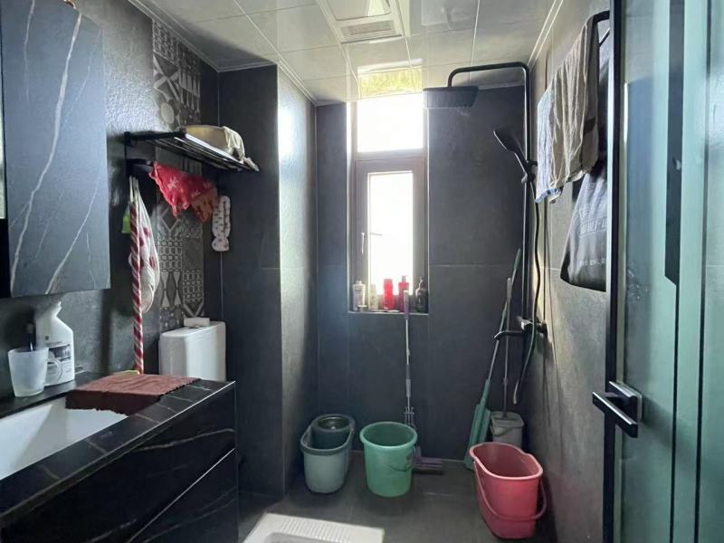 4室2廳2陽(yáng)臺(tái) 滇池衛(wèi)城橡尚衛(wèi)生間