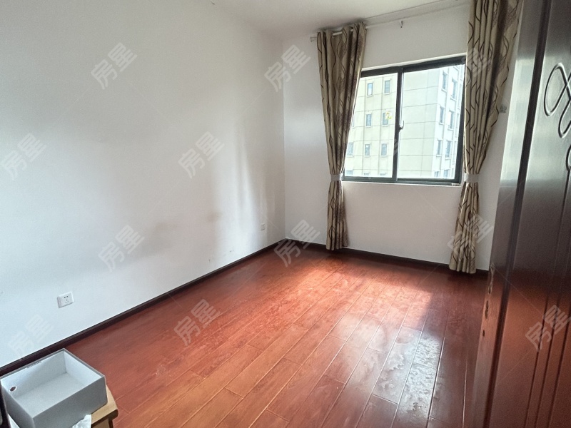 3室2廳1陽臺 國?，F(xiàn)代城海棠苑臥室