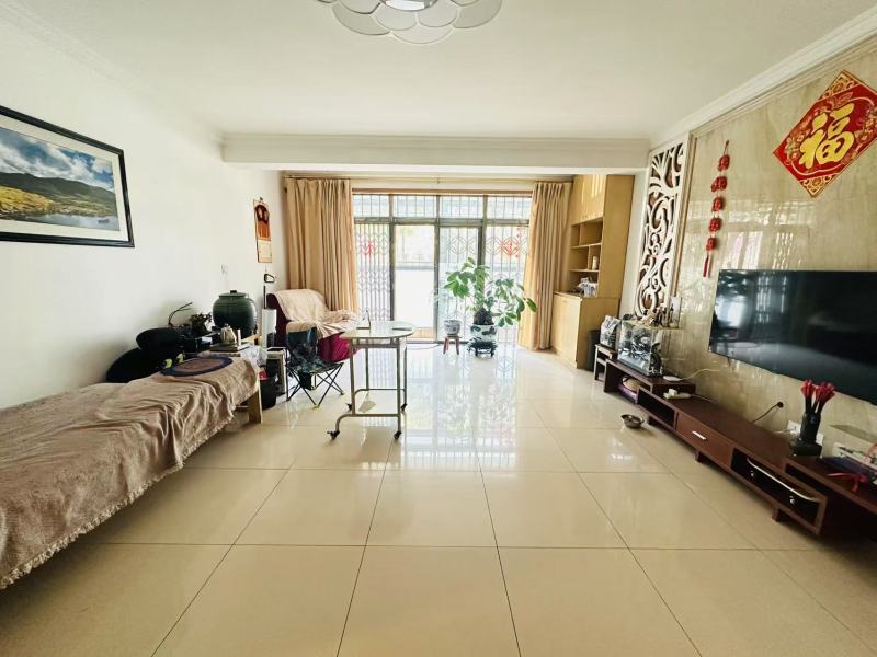 4室2廳2陽(yáng)臺(tái) 月牙塘小區(qū)客廳