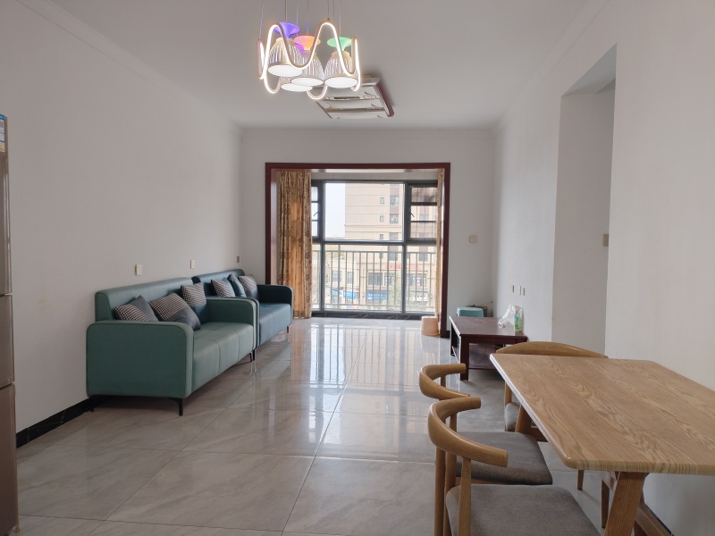 3室2廳2陽臺(tái) 藍(lán)光水岸公園客廳