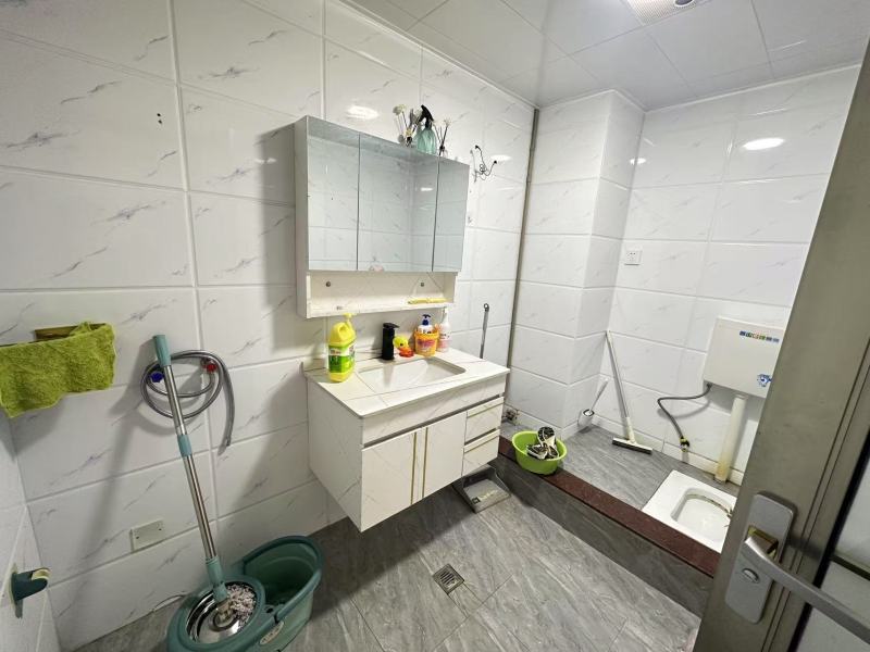 2室2廳2陽臺(tái) 世紀(jì)城玉春苑衛(wèi)生間