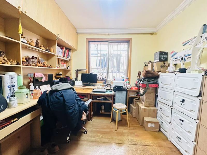 4室2廳2陽(yáng)臺(tái) 月牙塘小區(qū)臥室