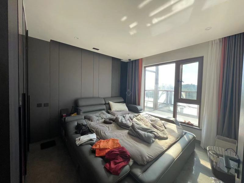 4室2廳2陽(yáng)臺(tái) 滇池衛(wèi)城橡尚臥室