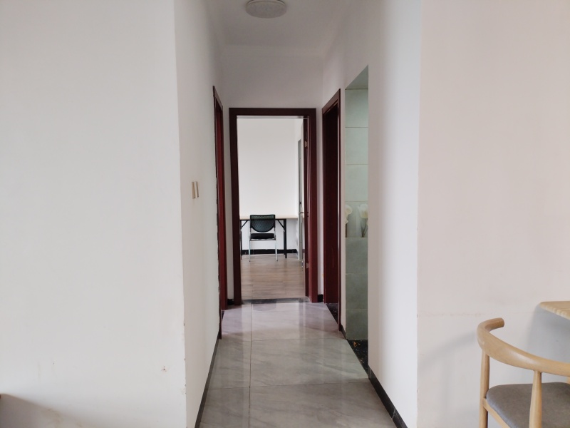 3室2廳2陽臺(tái) 藍(lán)光水岸公園門廳