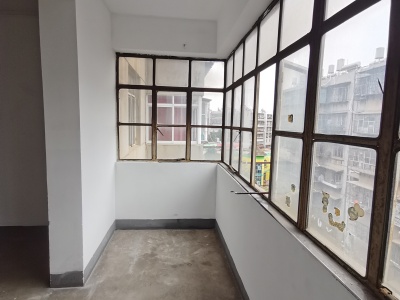 2室2廳1陽(yáng)臺(tái) 鴻運(yùn)小區(qū)