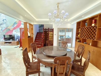 5室3廳3陽臺(tái) 金林碧水