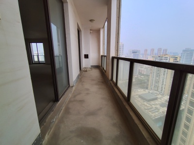 4室2廳 云路中心青瓷大宅