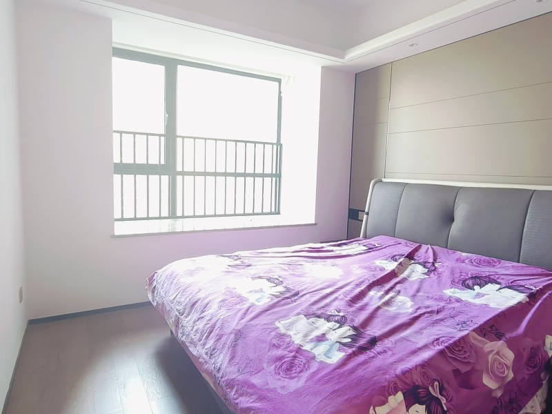 3室2廳2陽臺 招商雍華府臥室