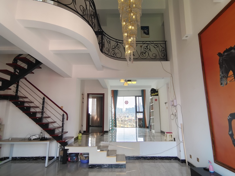 4室2廳1陽臺(tái) 金庭小區(qū)客廳