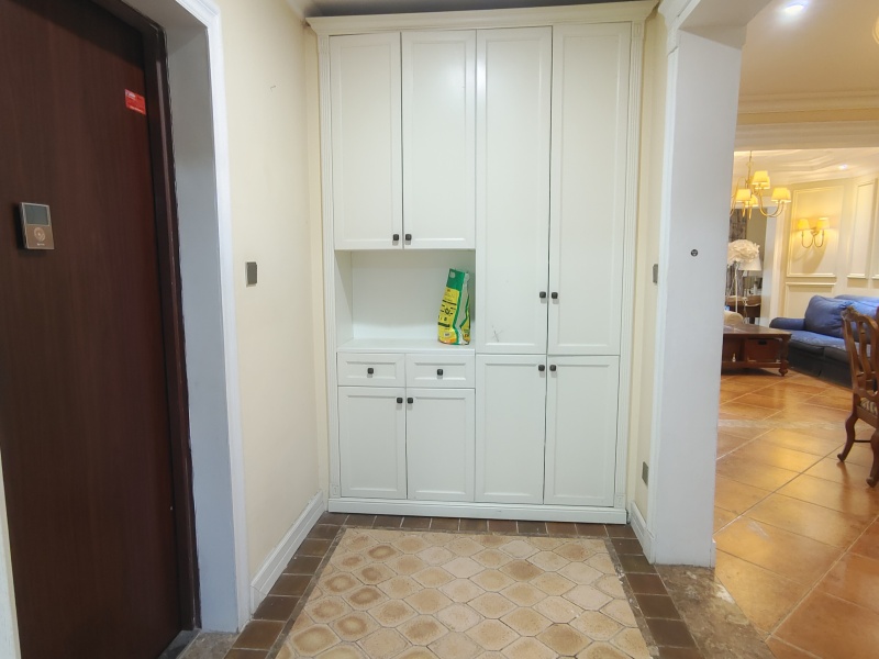 3室2廳1陽臺 金域緹香門廳