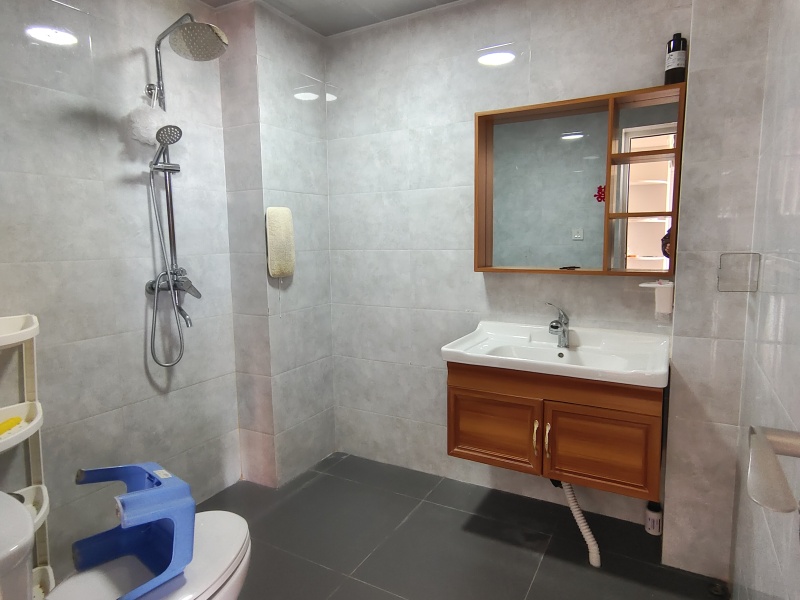 4室2廳1陽臺(tái) 金庭小區(qū)衛(wèi)生間