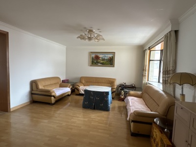 3室2廳1陽(yáng)臺(tái) 金實(shí)小區(qū)