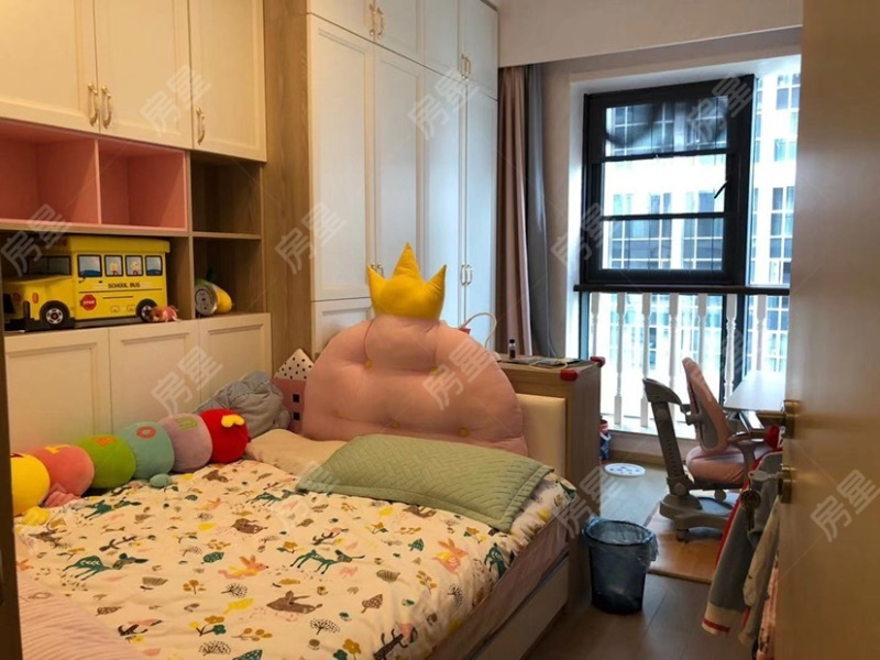 4室2廳2陽臺 俊發(fā)逸天峰臥室