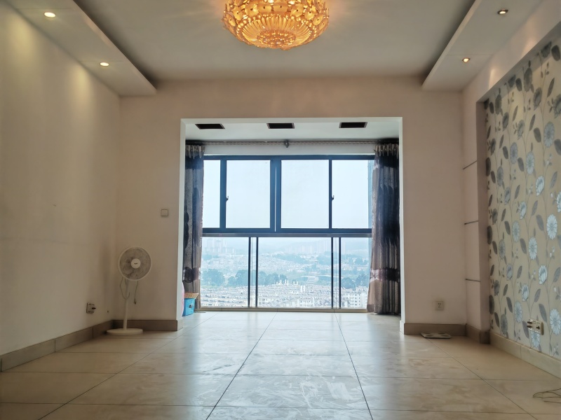 3室1廳1陽臺(tái) 實(shí)力郡城客廳