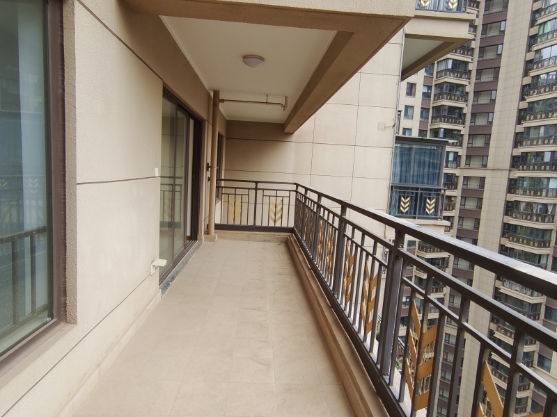 4室2廳2陽(yáng)臺(tái) 中海龍泉公館陽(yáng)臺(tái)